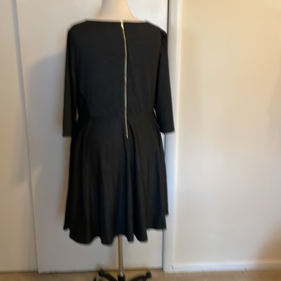 Lane Bryant- long sleeved stripped color Block black/grey Dress.lSize 22/24.EUC. - Picture 7 of 7